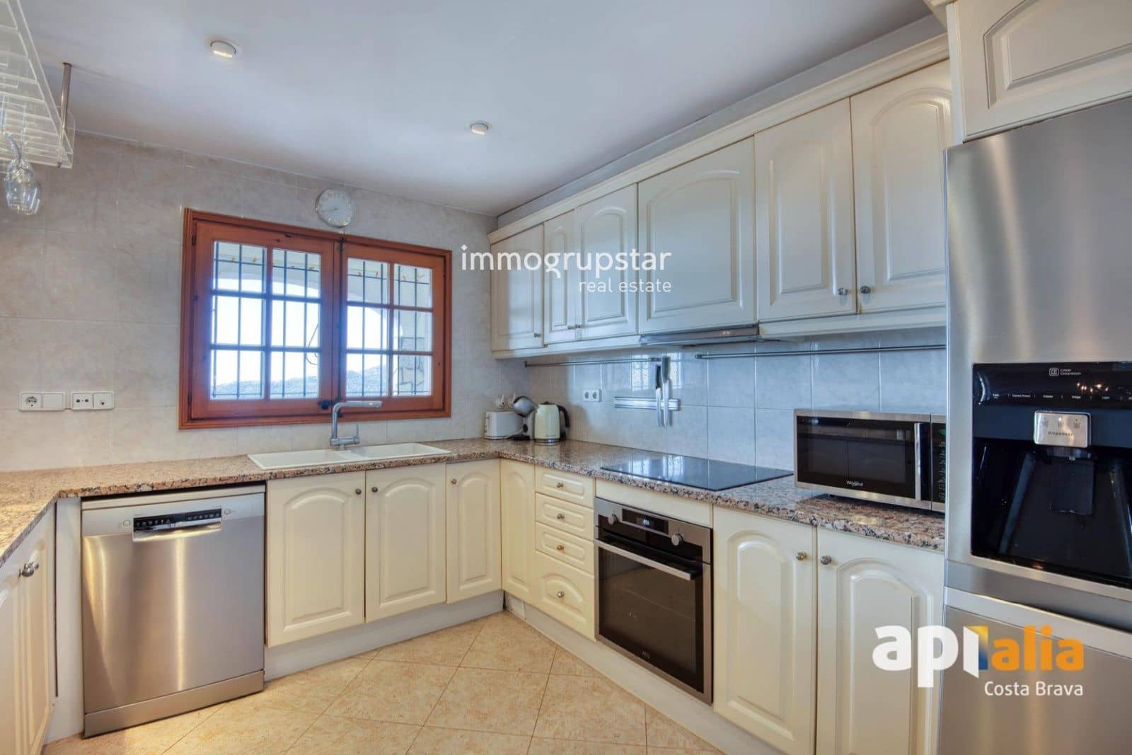 4 makuuhuone Huvila myytävänä paikassa Calonge i Sant Antoni mukana uima-altaan 
autotalli - 675 000 € (Ref: 9363106)