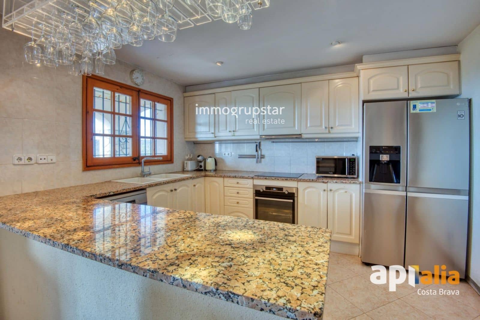 4 makuuhuone Huvila myytävänä paikassa Calonge i Sant Antoni mukana uima-altaan 
autotalli - 675 000 € (Ref: 9363106)