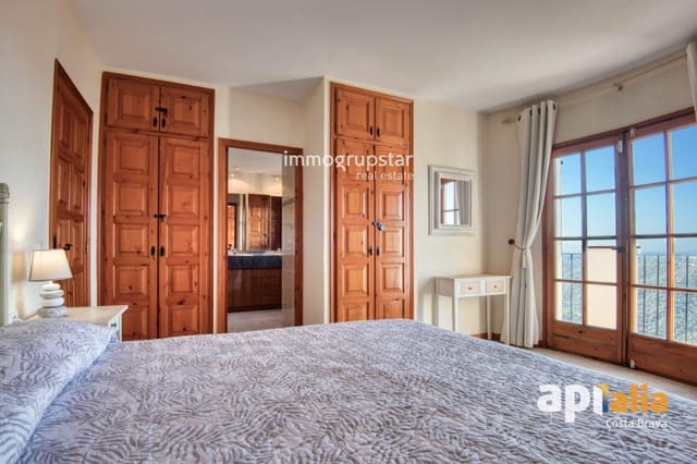 4 makuuhuone Huvila myytävänä paikassa Calonge i Sant Antoni mukana uima-altaan 
autotalli - 675 000 € (Ref: 9363106)