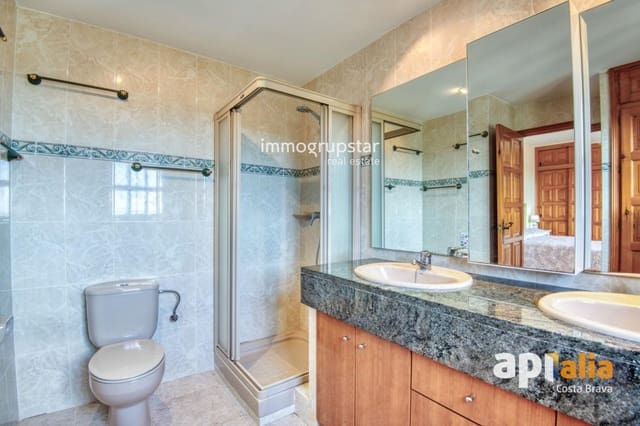 4 makuuhuone Huvila myytävänä paikassa Calonge i Sant Antoni mukana uima-altaan 
autotalli - 675 000 € (Ref: 9363106)