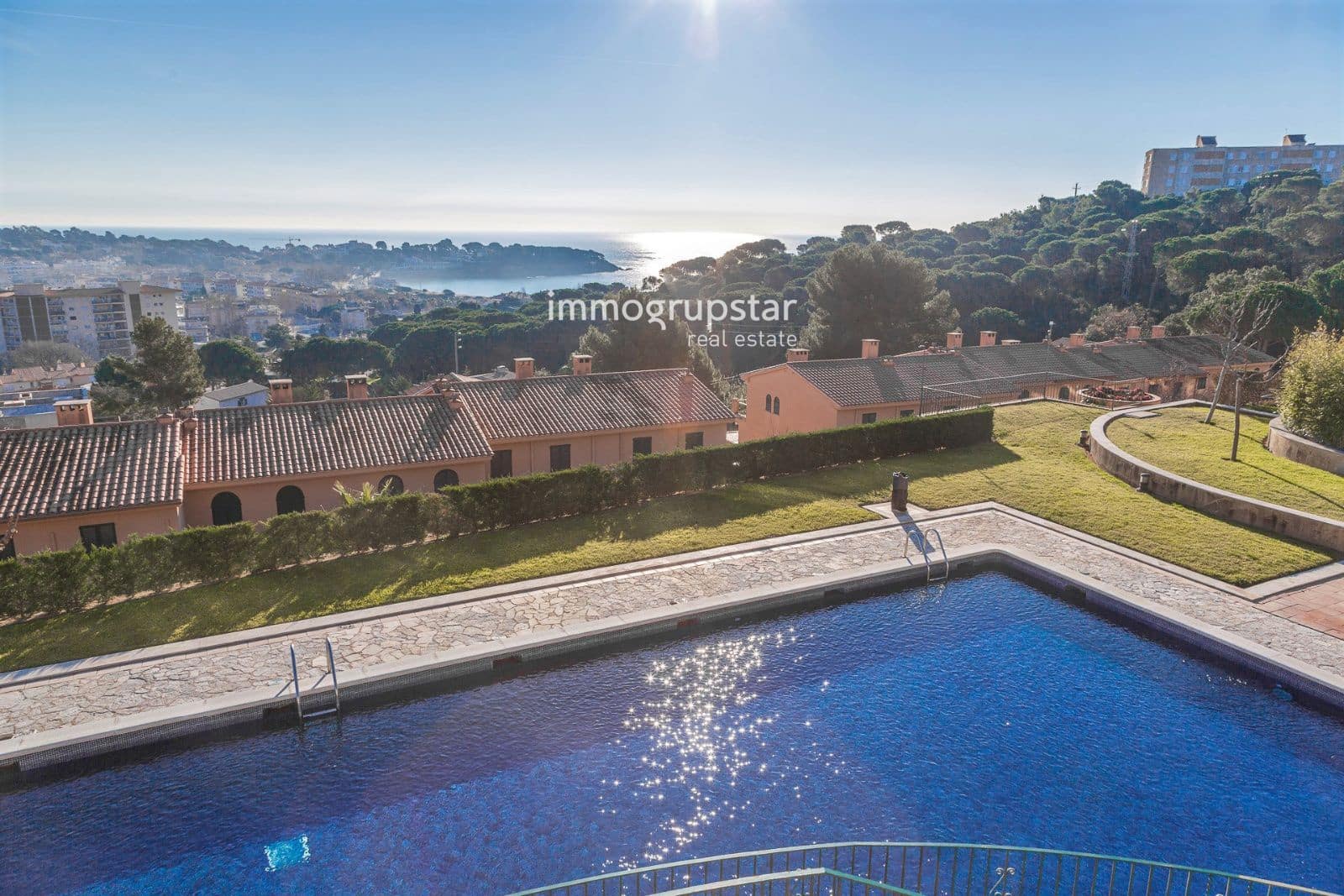 3 soveværelse Byhus til salg i S'Agaro med swimmingpool garage - € 625.000 (Ref: 9386422)