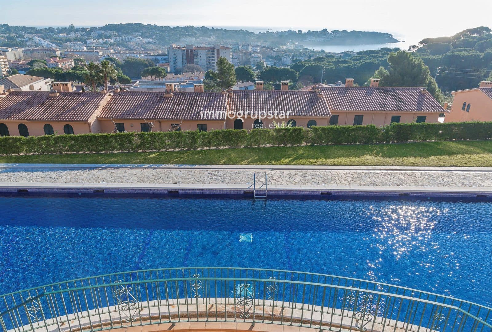 3 soveværelse Byhus til salg i S'Agaro med swimmingpool garage - € 625.000 (Ref: 9386422)