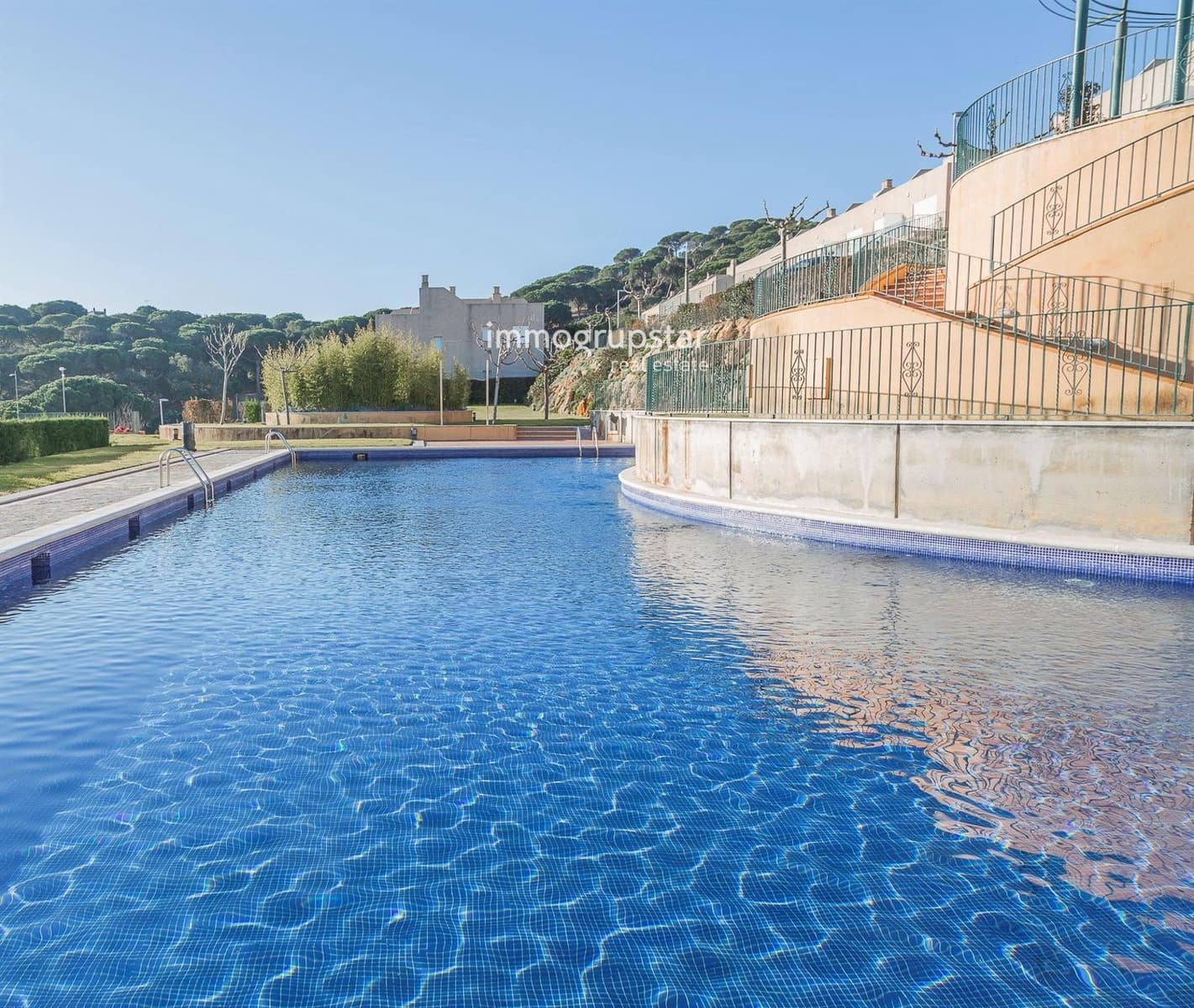 3 soveværelse Byhus til salg i S'Agaro med swimmingpool garage - € 625.000 (Ref: 9386422)