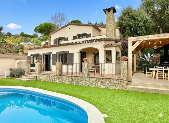 4 slaapkamer Villa te koop in Sant Antoni de Calonge, Calonge i Sant Antoni met zwembad garage - € 695.000 (Ref: 9395365)
