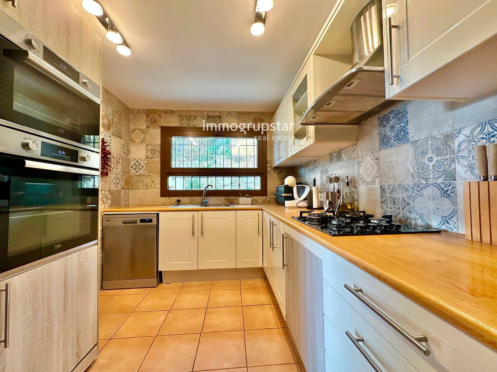 4 chambre Villa/Maison à vendre à Sant Antoni de Calonge avec piscine garage - 695 000 € (Ref: 9395365)