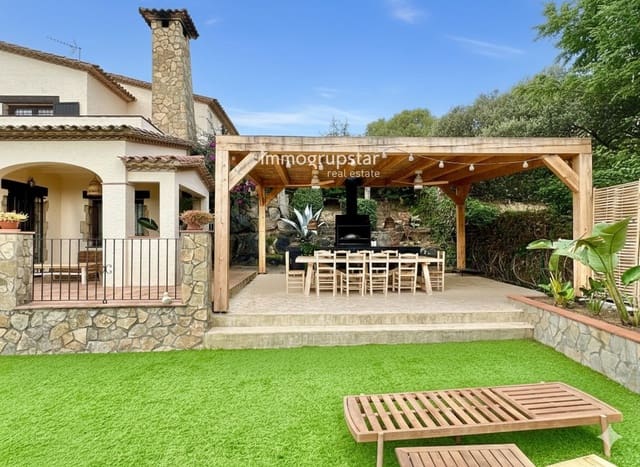 4 slaapkamer Villa te koop in Sant Antoni de Calonge, Calonge i Sant Antoni met zwembad garage - € 695.000 (Ref: 9395365)