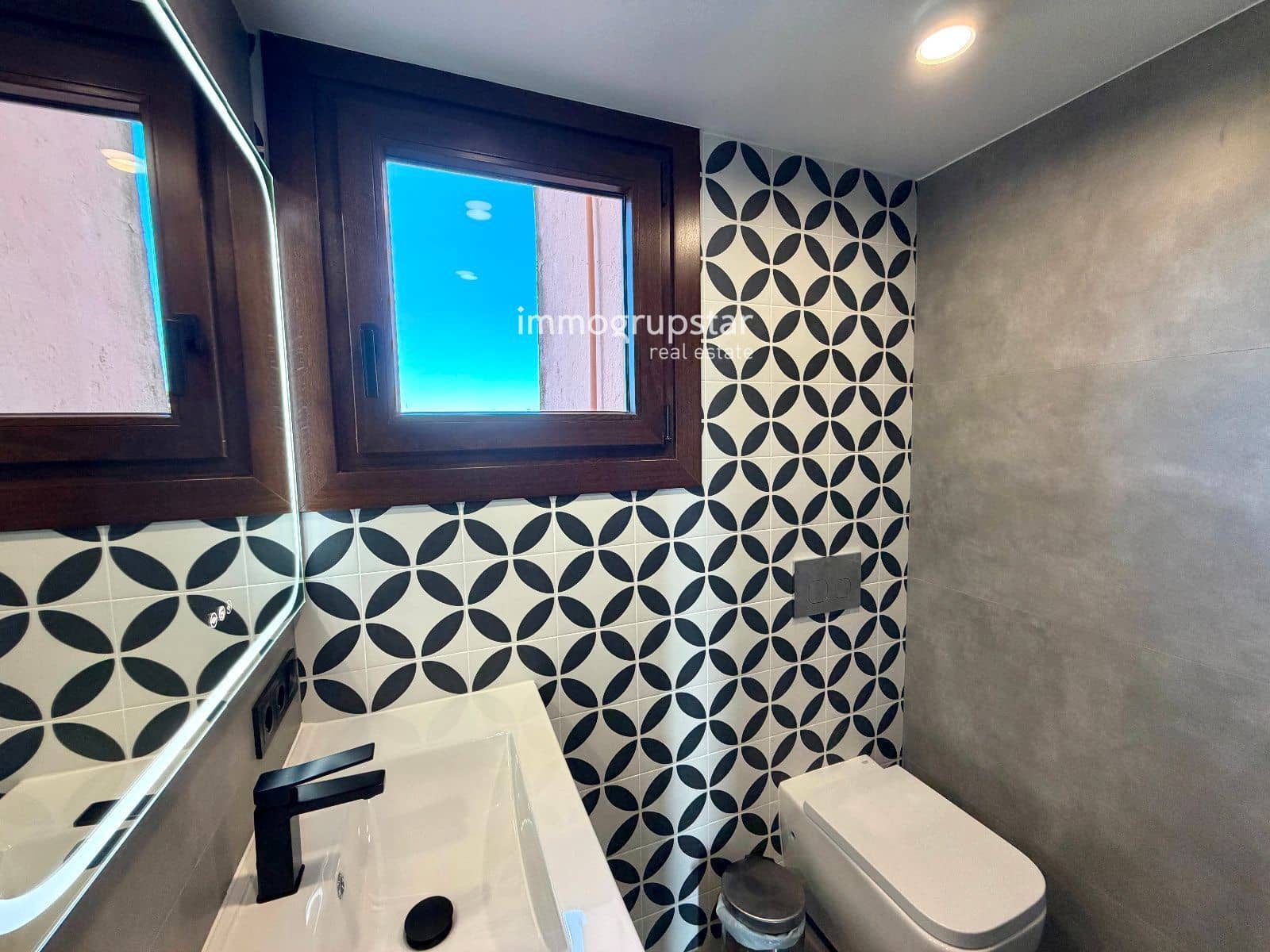 2 bedroom Flat for sale in Platja d'Aro with pool - € 270,000 (Ref: 9415314)