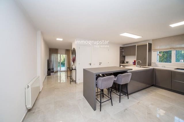 4 soveværelse Byhus til salg i Platja d'Aro, Castell-Platja d'Aro med garage - € 600.000 (Ref: 9442034)