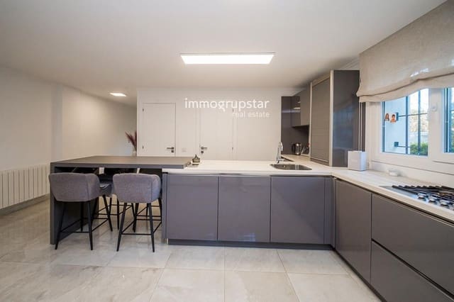 4 soveværelse Byhus til salg i Platja d'Aro, Castell-Platja d'Aro med garage - € 600.000 (Ref: 9442034)