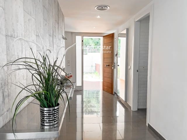 4 slaapkamer Villa te koop in Platja d'Aro, Castell-Platja d'Aro met zwembad garage - € 749.000 (Ref: 9442035)