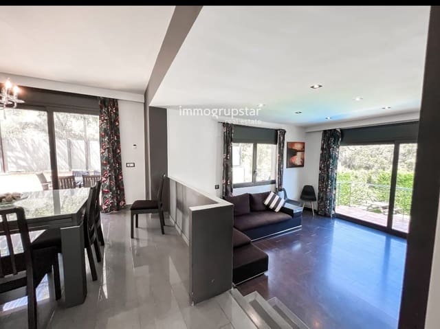 4 slaapkamer Villa te koop in Platja d'Aro, Castell-Platja d'Aro met zwembad garage - € 749.000 (Ref: 9442035)