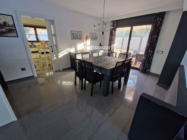 4 slaapkamer Villa te koop in Platja d'Aro, Castell-Platja d'Aro met zwembad garage - € 749.000 (Ref: 9442035)