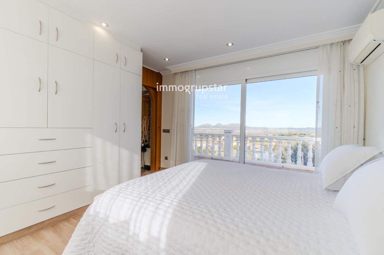 5 soverom Villa til salgs i Pals med svømmebasseng garasje - € 1 200 000 (Ref: 9446961)