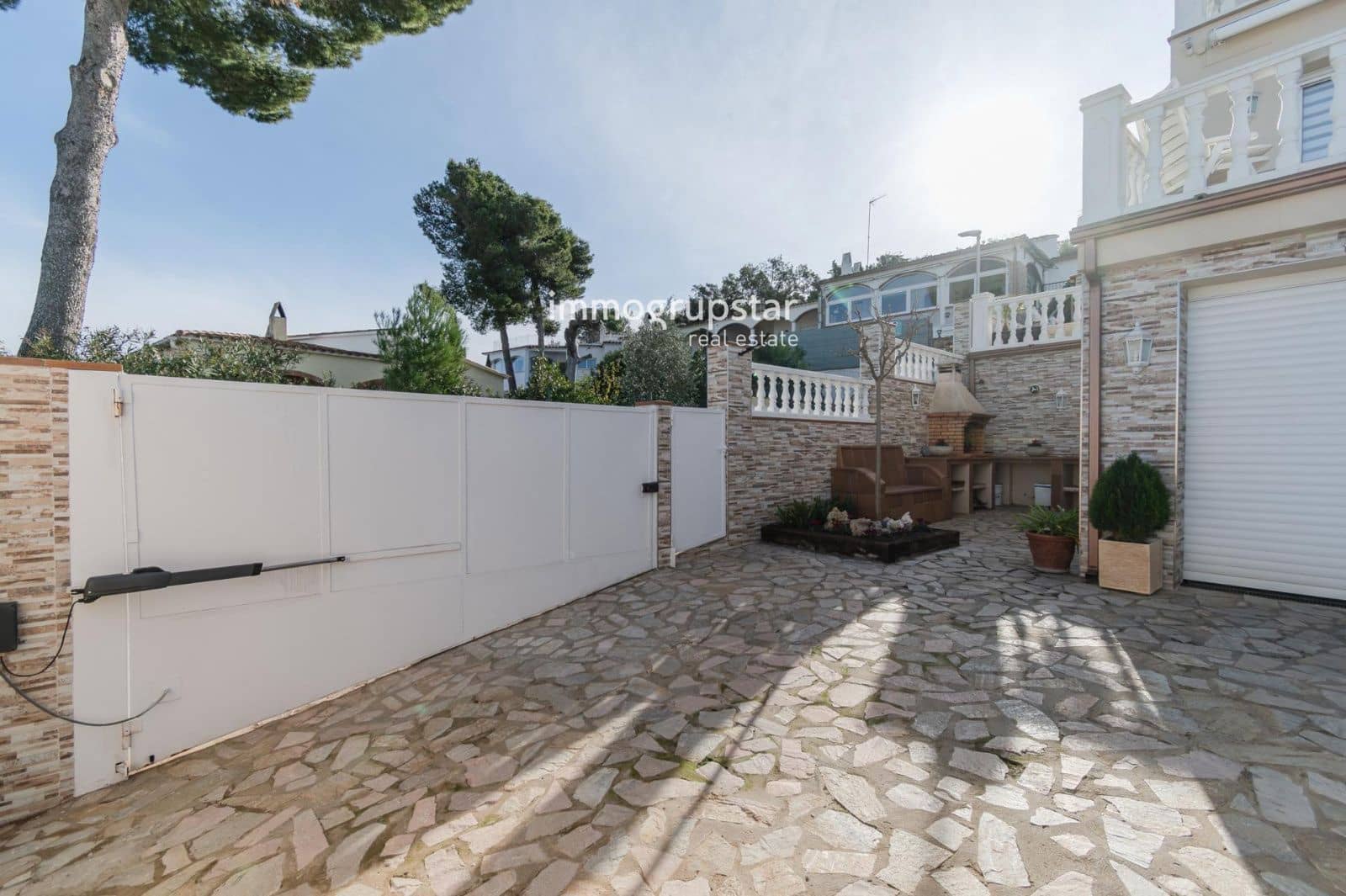 5 soverom Villa til salgs i Pals med svømmebasseng garasje - € 1 200 000 (Ref: 9446961)