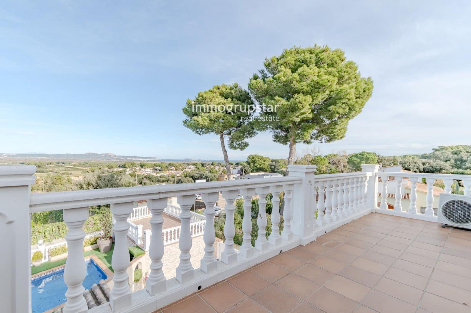 5 soverom Villa til salgs i Pals med svømmebasseng garasje - € 1 200 000 (Ref: 9446961)