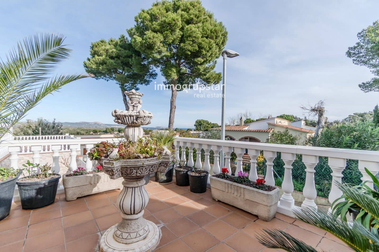 5 soverom Villa til salgs i Pals med svømmebasseng garasje - € 1 200 000 (Ref: 9446961)