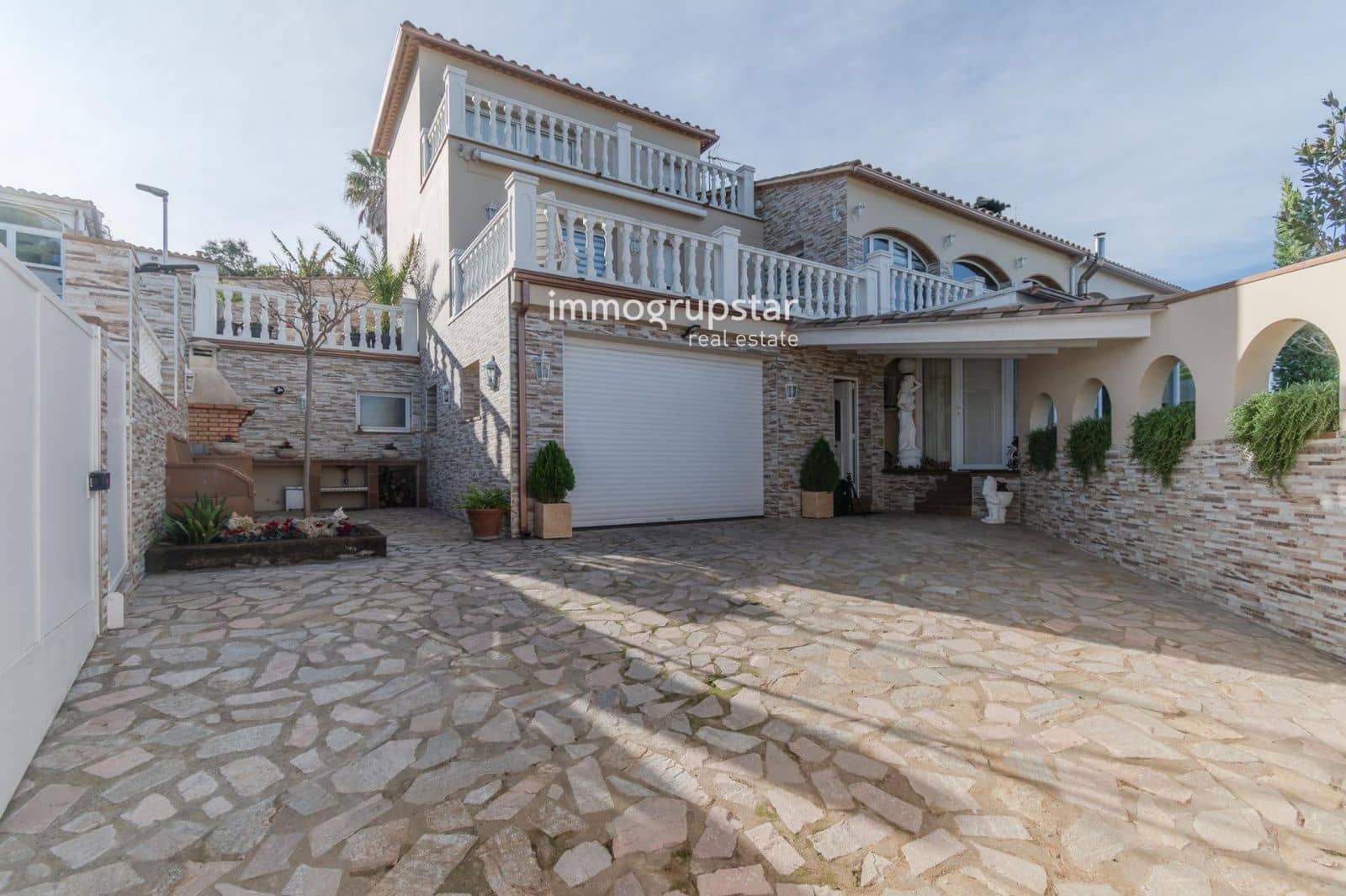 5 soverom Villa til salgs i Pals med svømmebasseng garasje - € 1 200 000 (Ref: 9446961)