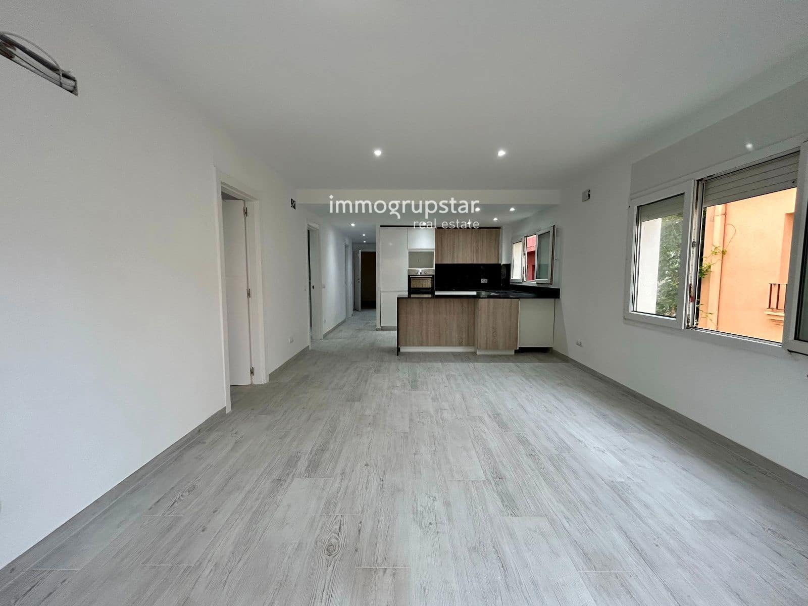 3 bedroom Flat for sale in Palamos with garage - € 279,000 (Ref: 9473523)