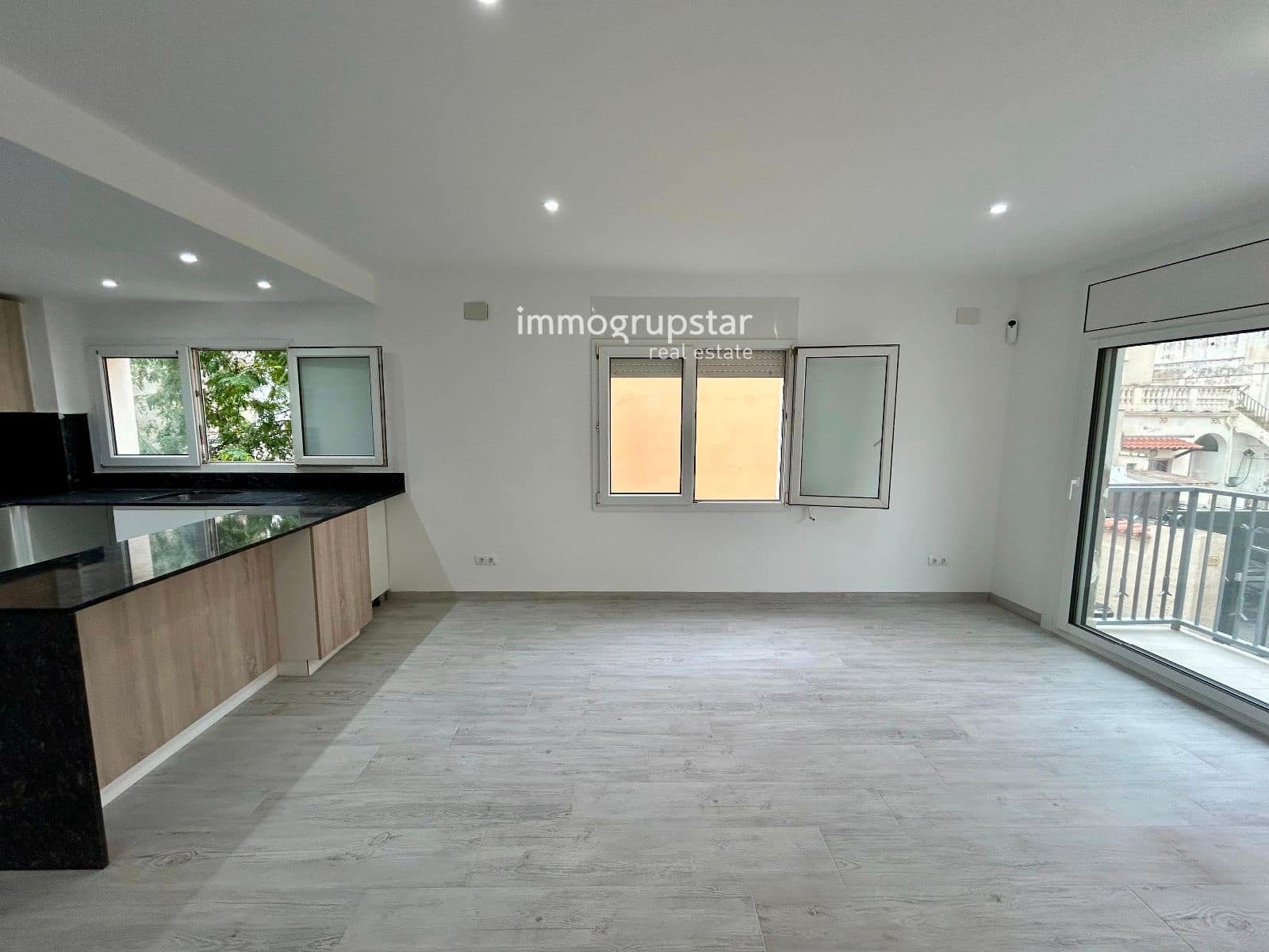 3 bedroom Flat for sale in Palamos with garage - € 279,000 (Ref: 9473523)