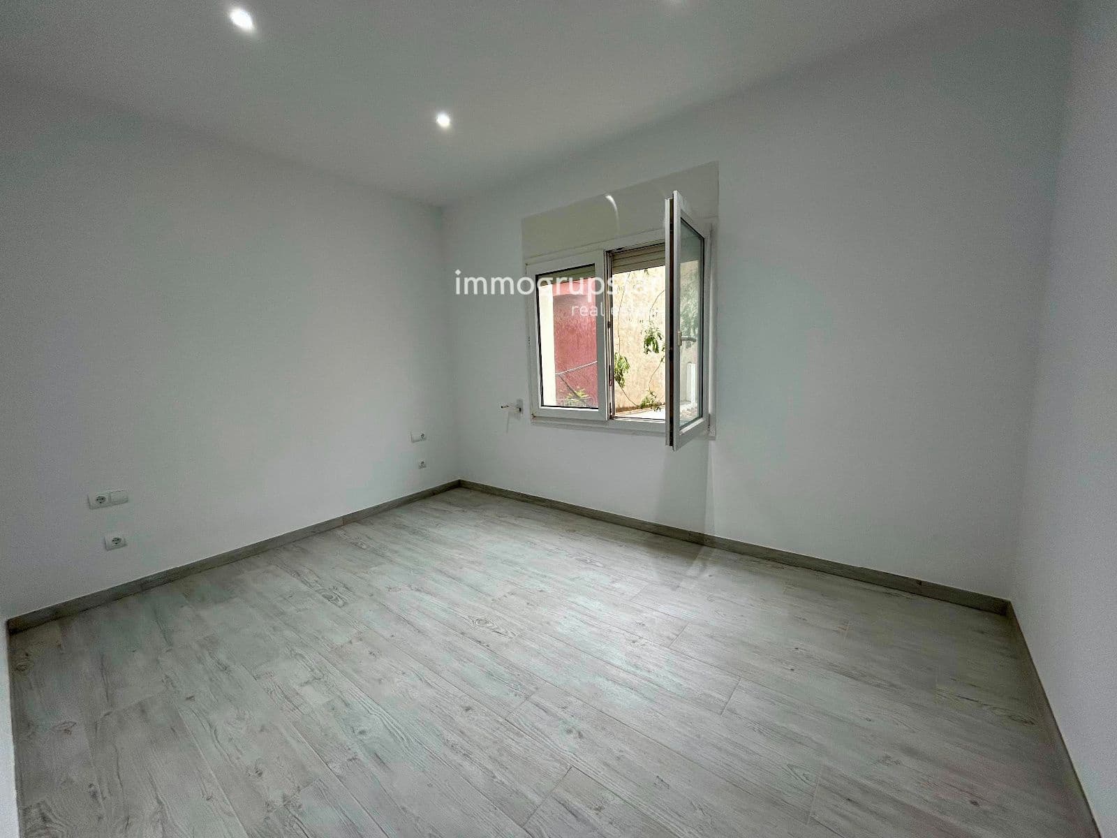 3 bedroom Flat for sale in Palamos with garage - € 279,000 (Ref: 9473523)