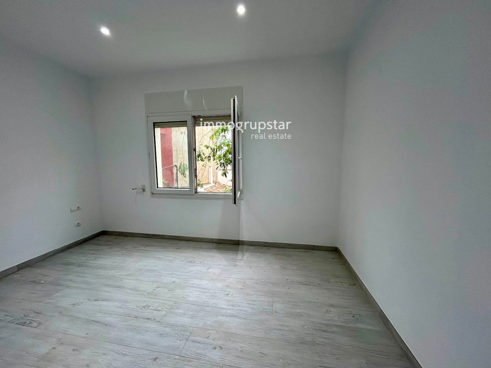 3 bedroom Flat for sale in Palamos with garage - € 279,000 (Ref: 9473523)