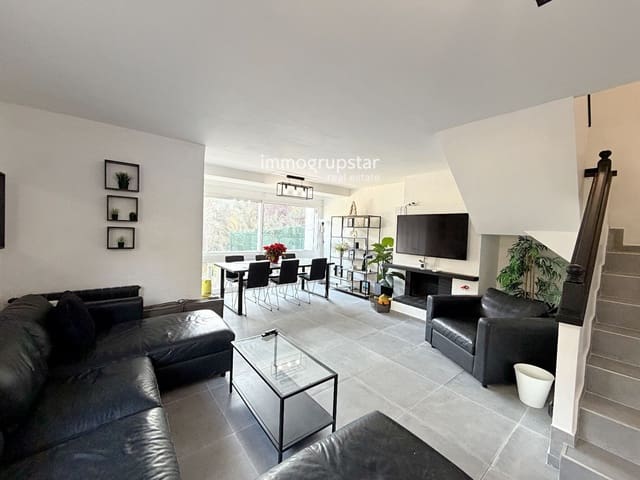 3 soveværelse Byhus til salg i Platja d'Aro, Castell-Platja d'Aro med swimmingpool - € 385.000 (Ref: 9484986)