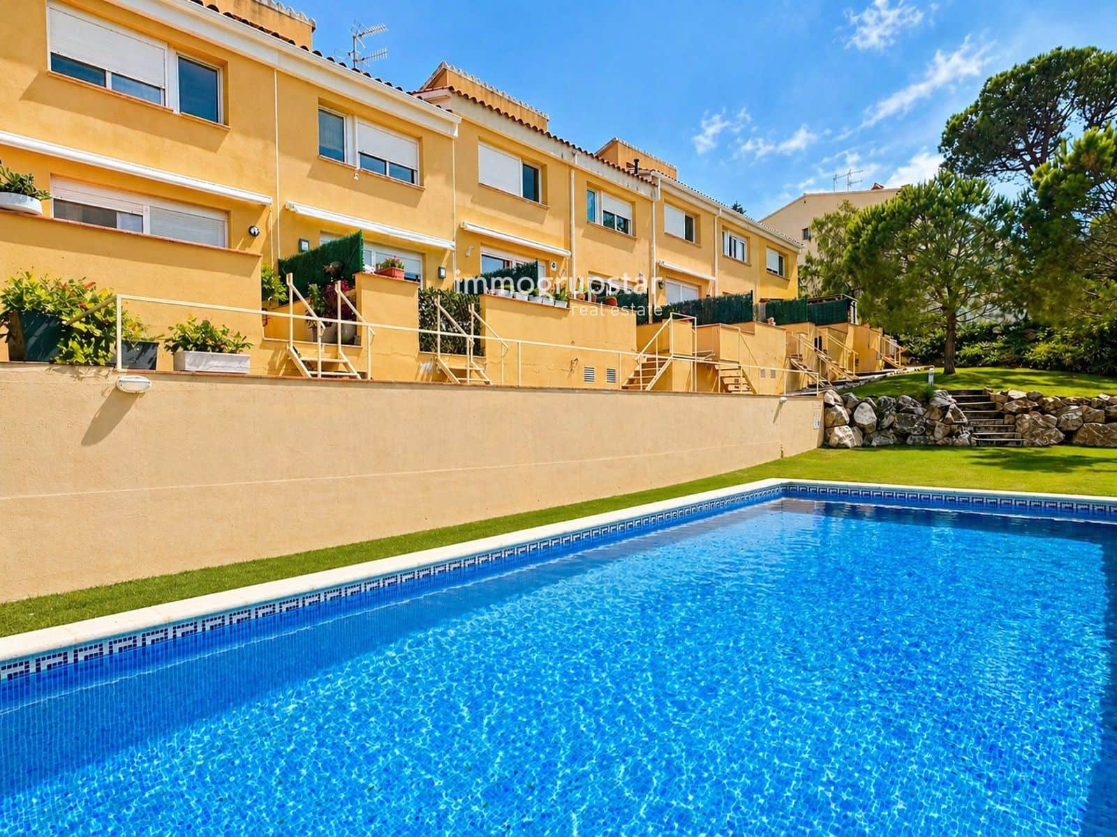 3 bedroom Townhouse for sale in Castell-Platja d'Aro with pool garage - € 318,000 (Ref: 9497941)