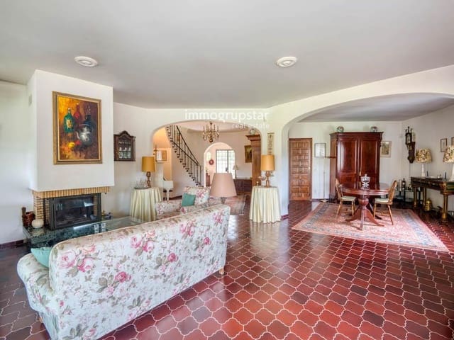 4 Zimmer Villa zu verkaufen in Santa Cristina d'Aro mit Pool Garage - 895.000 € (Ref: 9635340)