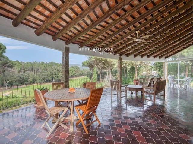 4 Zimmer Villa zu verkaufen in Santa Cristina d'Aro mit Pool Garage - 895.000 € (Ref: 9635340)