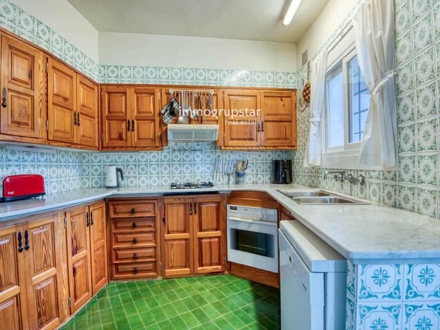 4 Zimmer Villa zu verkaufen in Santa Cristina d'Aro mit Pool Garage - 895.000 € (Ref: 9635340)