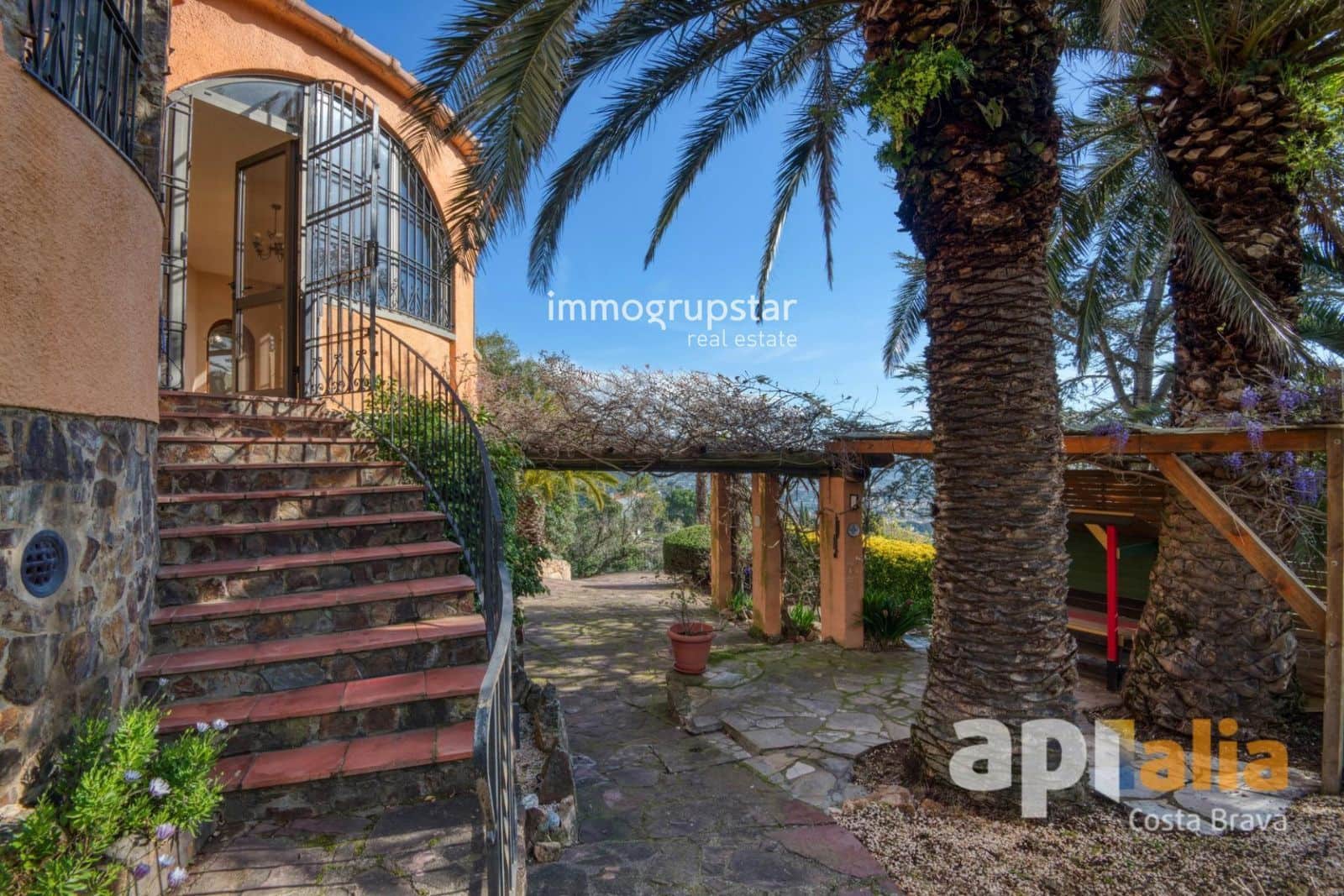 5 bedroom Villa for sale in Sant Antoni de Calonge with pool garage - € 875,000 (Ref: 9697788)