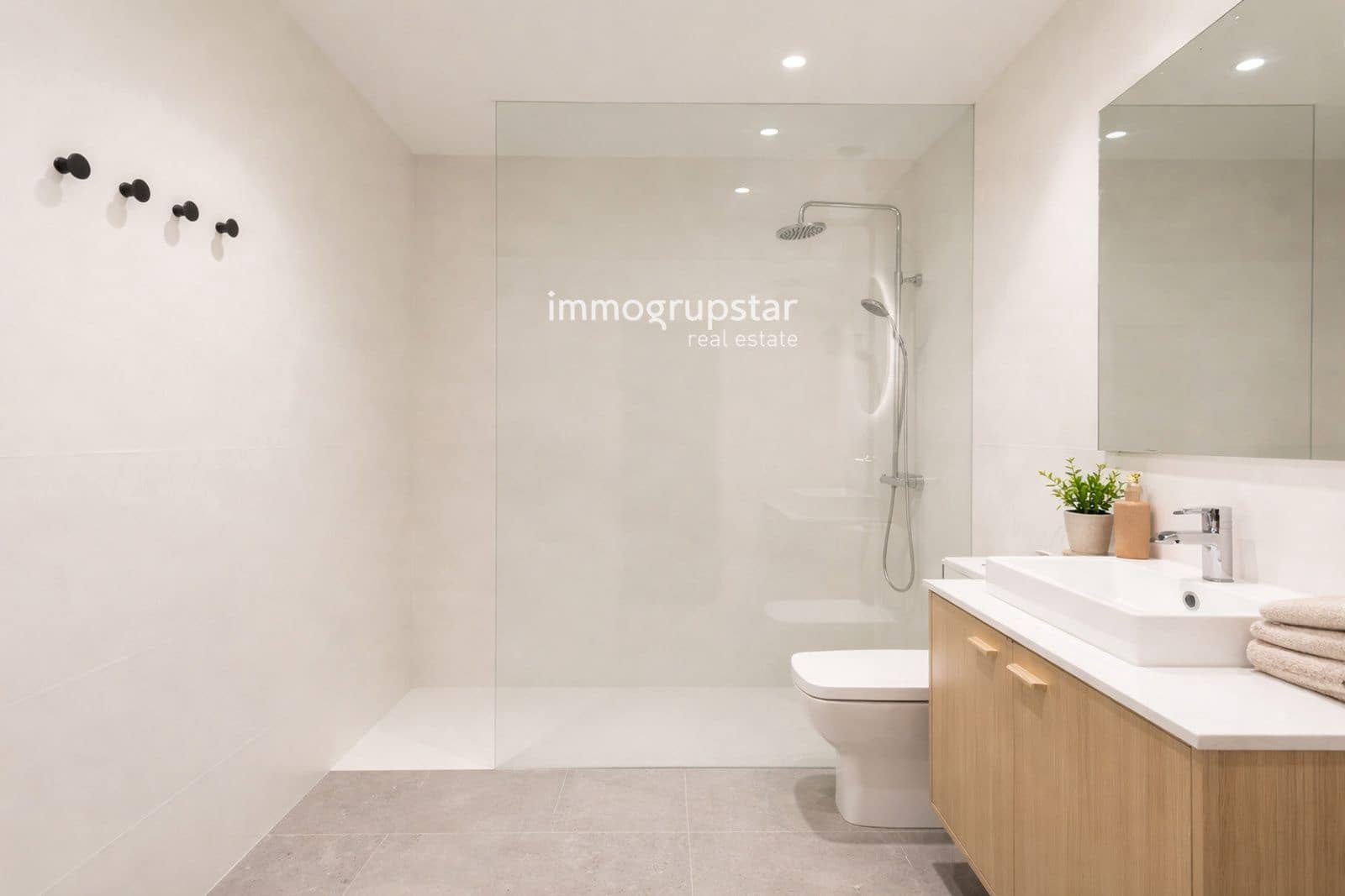 4 bedroom Townhouse for sale in Sant Feliu de Guixols with garage - € 460,000 (Ref: 9709199)