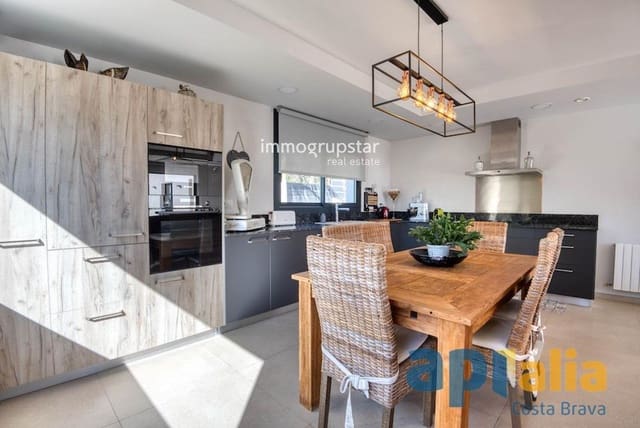 3 quarto Moradia para venda em Platja d'Aro, Castell-Platja d'Aro com piscina garagem - 790 000 € (Ref: 9730508)