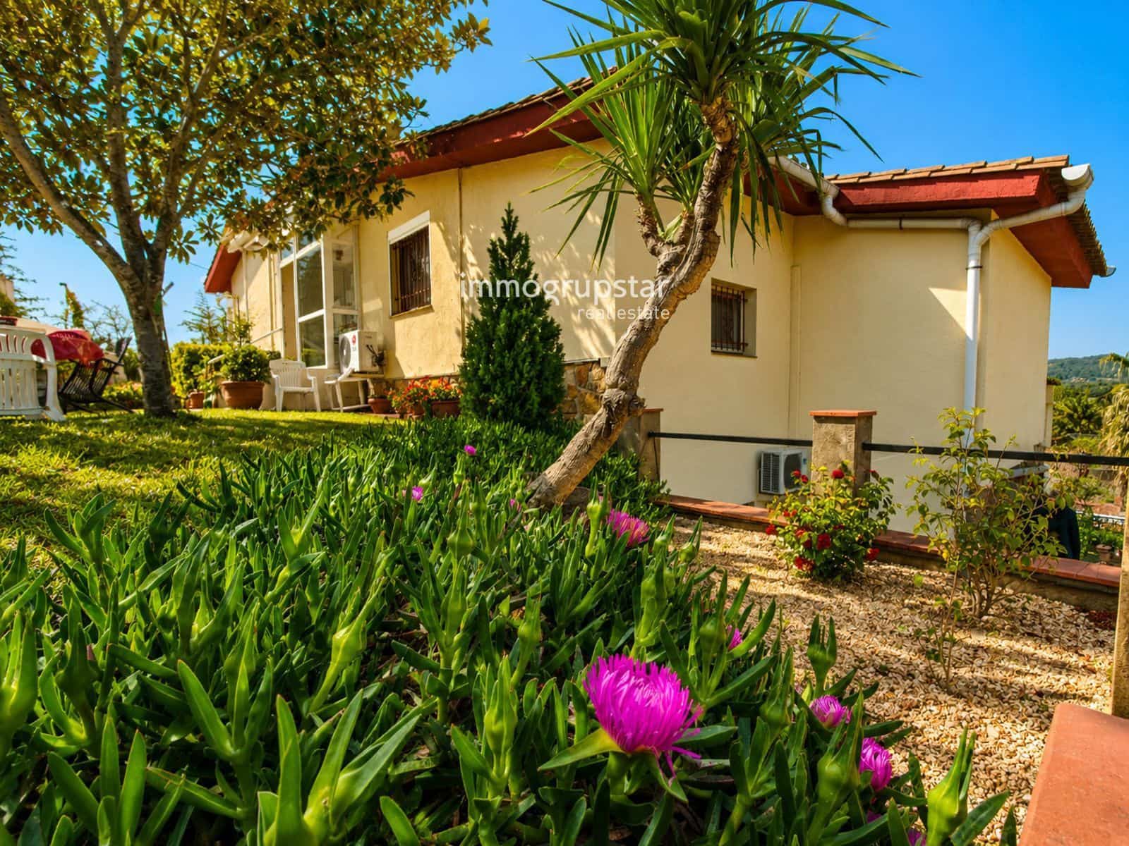 4 bedroom Villa for sale in Sant Antoni de Calonge with garage - € 565,000 (Ref: 9765323)