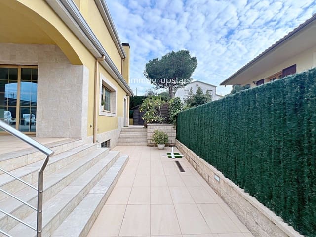 4 makuuhuone Huvila myytävänä paikassa Platja d'Aro, Castell-Platja d'Aro mukana uima-altaan 
autotalli - 725 000 € (Ref: 9769137)