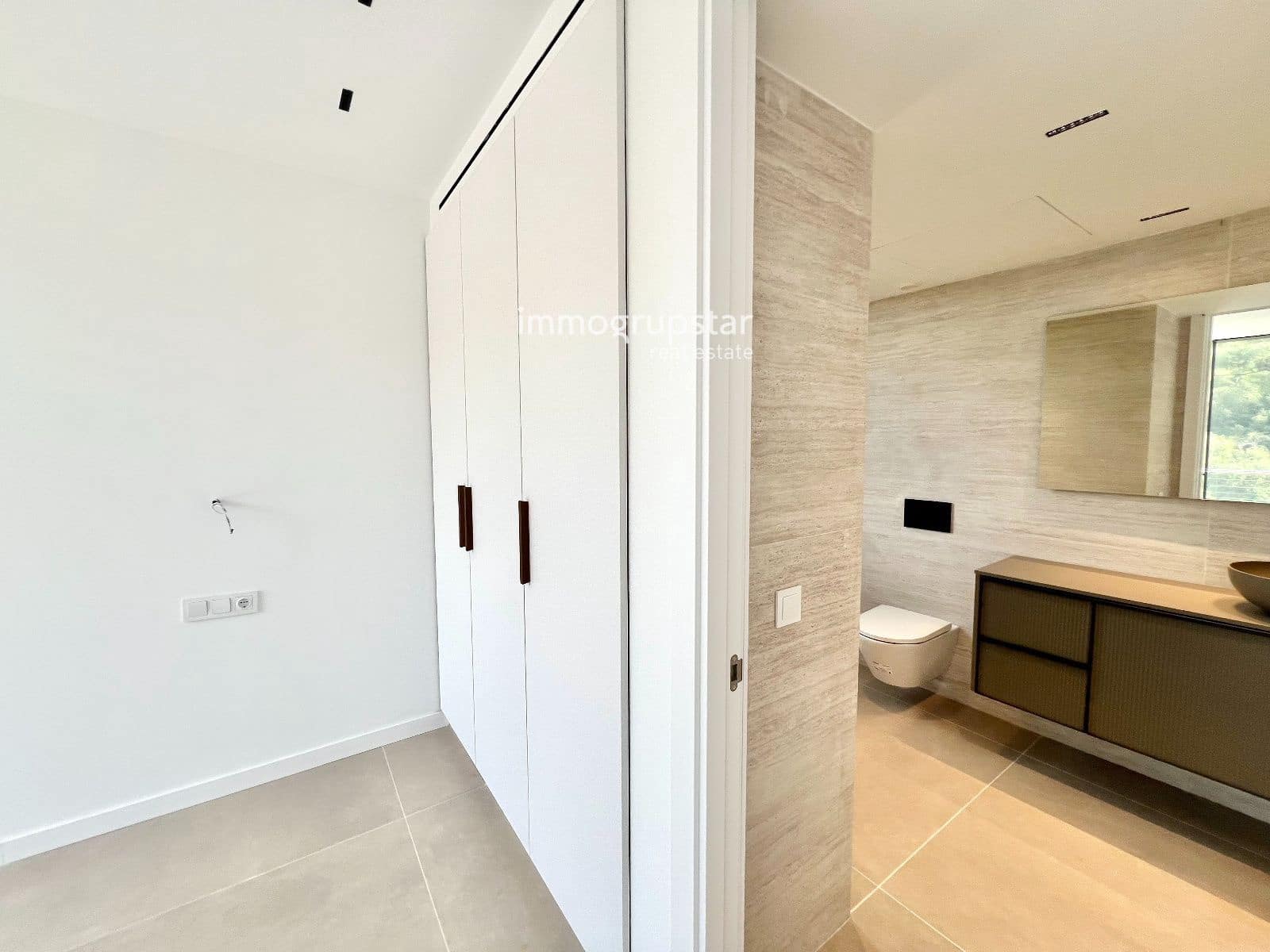 4 chambre Villa/Maison à vendre à Sa Riera avec piscine garage - 1 250 000 € (Ref: 9781272)