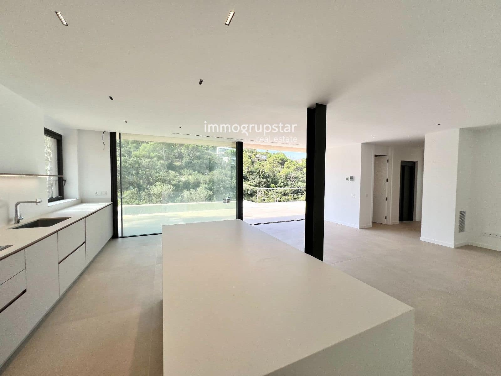 4 chambre Villa/Maison à vendre à Sa Riera avec piscine garage - 1 250 000 € (Ref: 9781272)