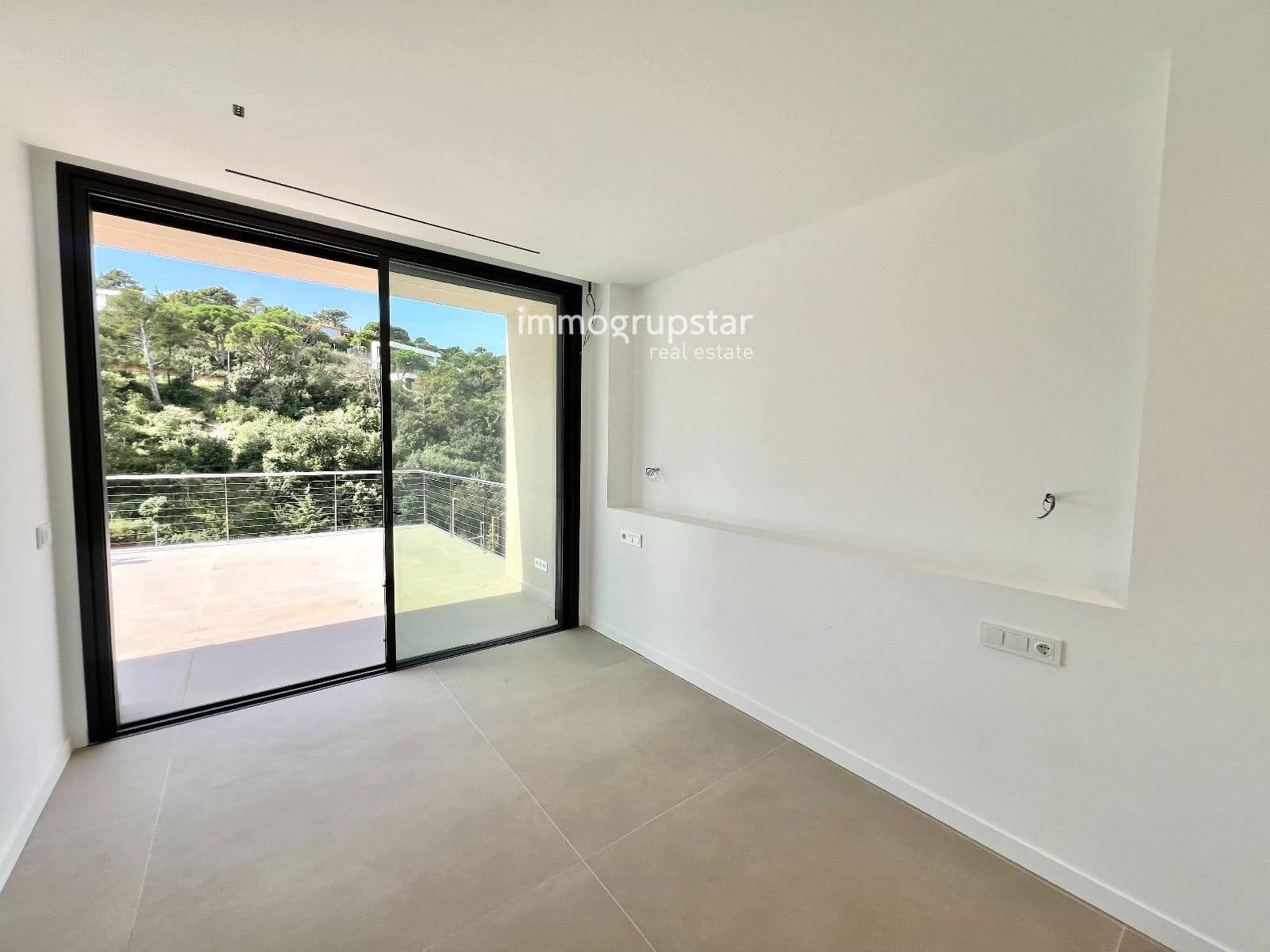 4 chambre Villa/Maison à vendre à Sa Riera avec piscine garage - 1 250 000 € (Ref: 9781272)