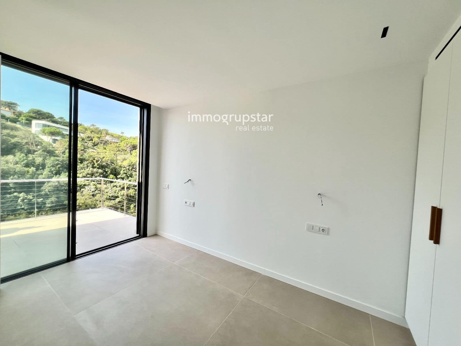 4 chambre Villa/Maison à vendre à Sa Riera avec piscine garage - 1 250 000 € (Ref: 9781272)