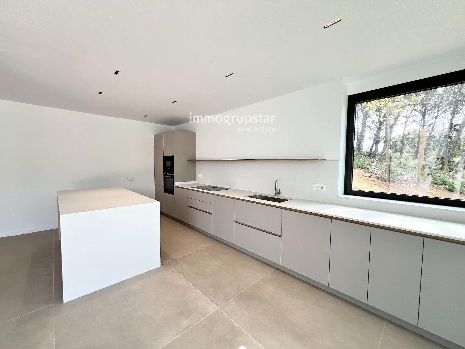 4 chambre Villa/Maison à vendre à Sa Riera avec piscine garage - 1 250 000 € (Ref: 9781272)