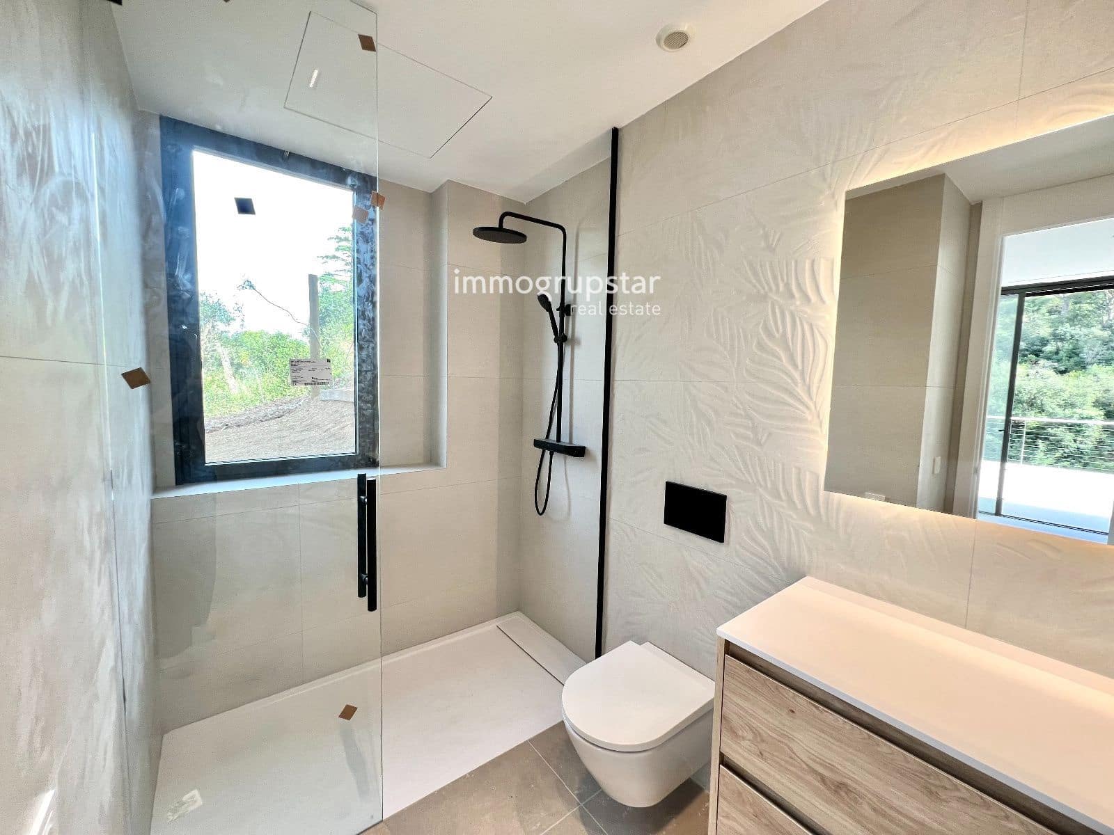 4 chambre Villa/Maison à vendre à Sa Riera avec piscine garage - 1 250 000 € (Ref: 9781272)