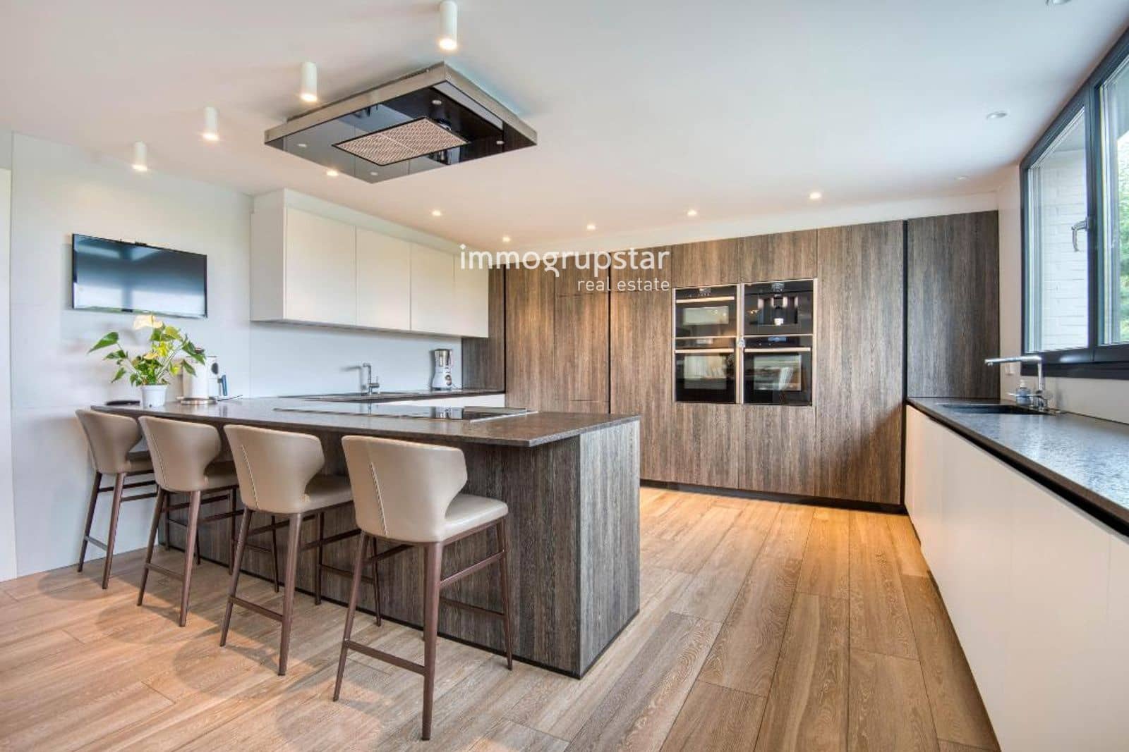 5 sypialnia Willa na sprzedaż w Santa Cristina d'Aro z basenem garażem - 2 800 000 € (Ref: 9798414)