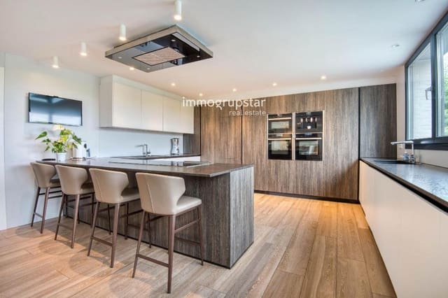 5 sypialnia Willa na sprzedaż w Santa Cristina d'Aro z basenem garażem - 2 800 000 € (Ref: 9798414)