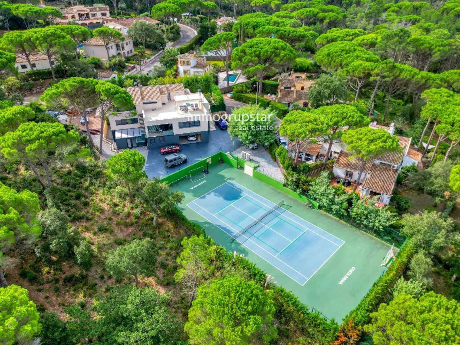 5 sypialnia Willa na sprzedaż w Santa Cristina d'Aro z basenem garażem - 2 800 000 € (Ref: 9798414)