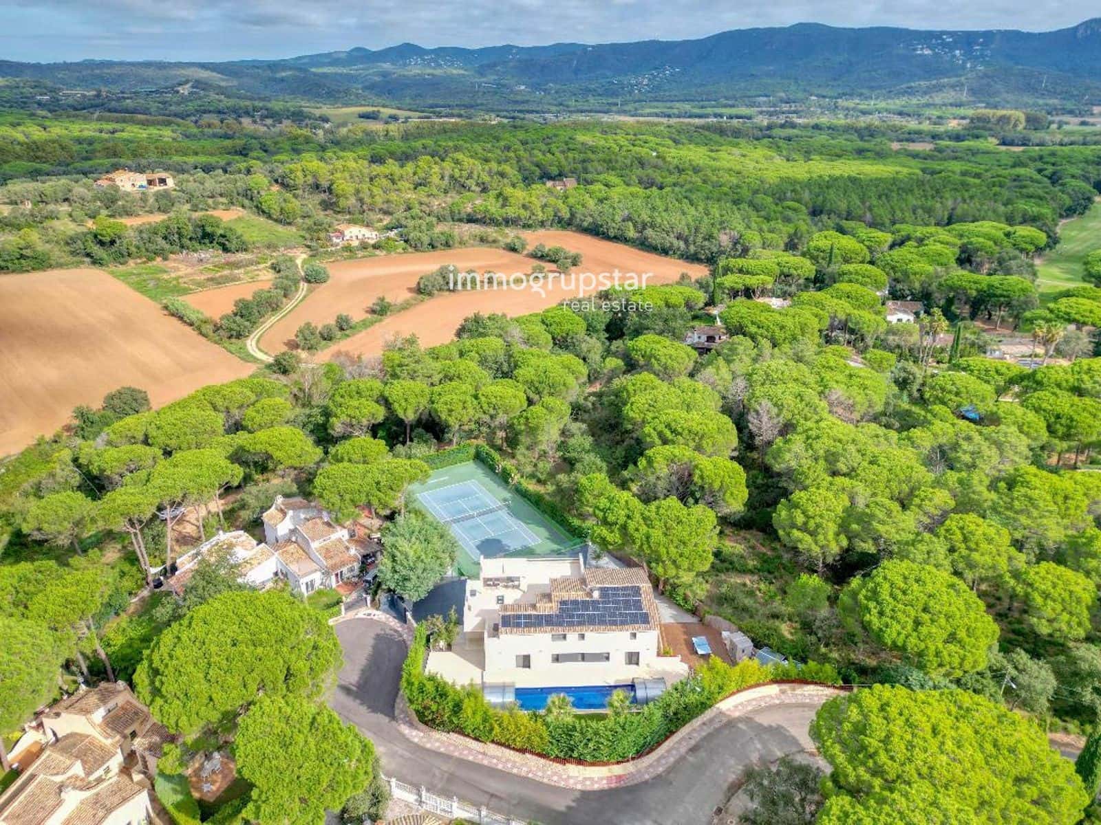 5 sypialnia Willa na sprzedaż w Santa Cristina d'Aro z basenem garażem - 2 800 000 € (Ref: 9798414)