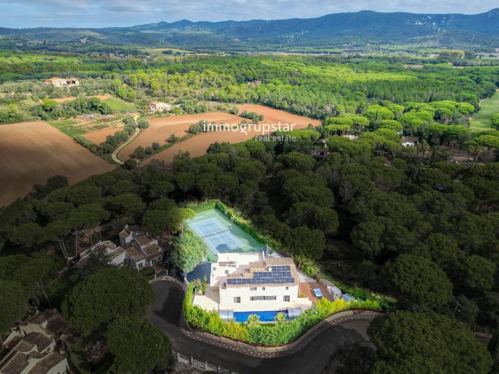 5 sypialnia Willa na sprzedaż w Santa Cristina d'Aro z basenem garażem - 2 800 000 € (Ref: 9798414)