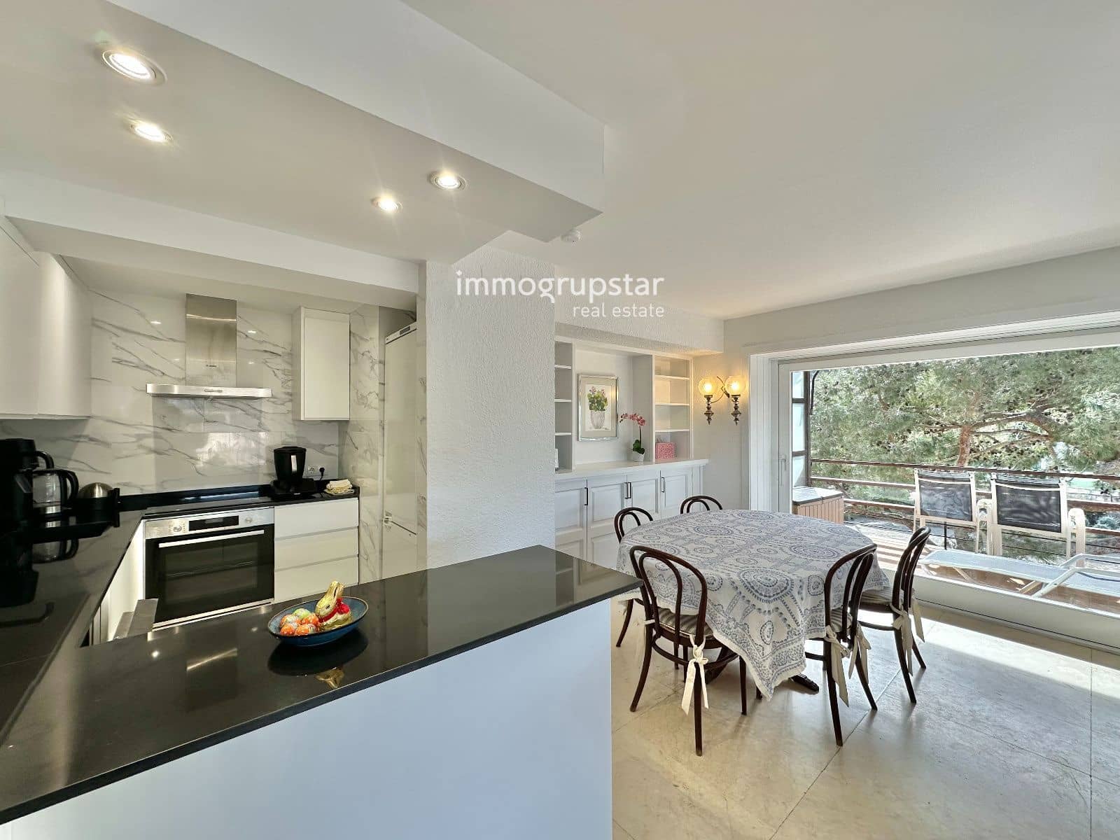 2 slaapkamer Flat te koop in Sant Antoni de Calonge met zwembad garage - € 595.000 (Ref: 9813549)
