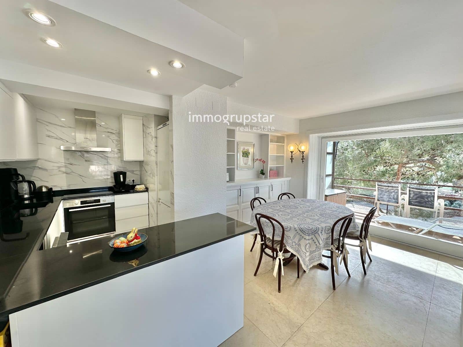 2 slaapkamer Flat te koop in Sant Antoni de Calonge met zwembad garage - € 595.000 (Ref: 9813549)