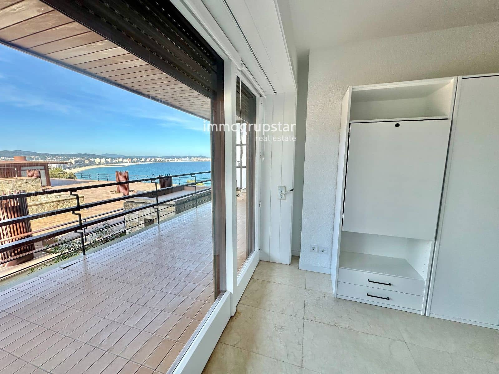 2 slaapkamer Flat te koop in Sant Antoni de Calonge met zwembad garage - € 595.000 (Ref: 9813549)
