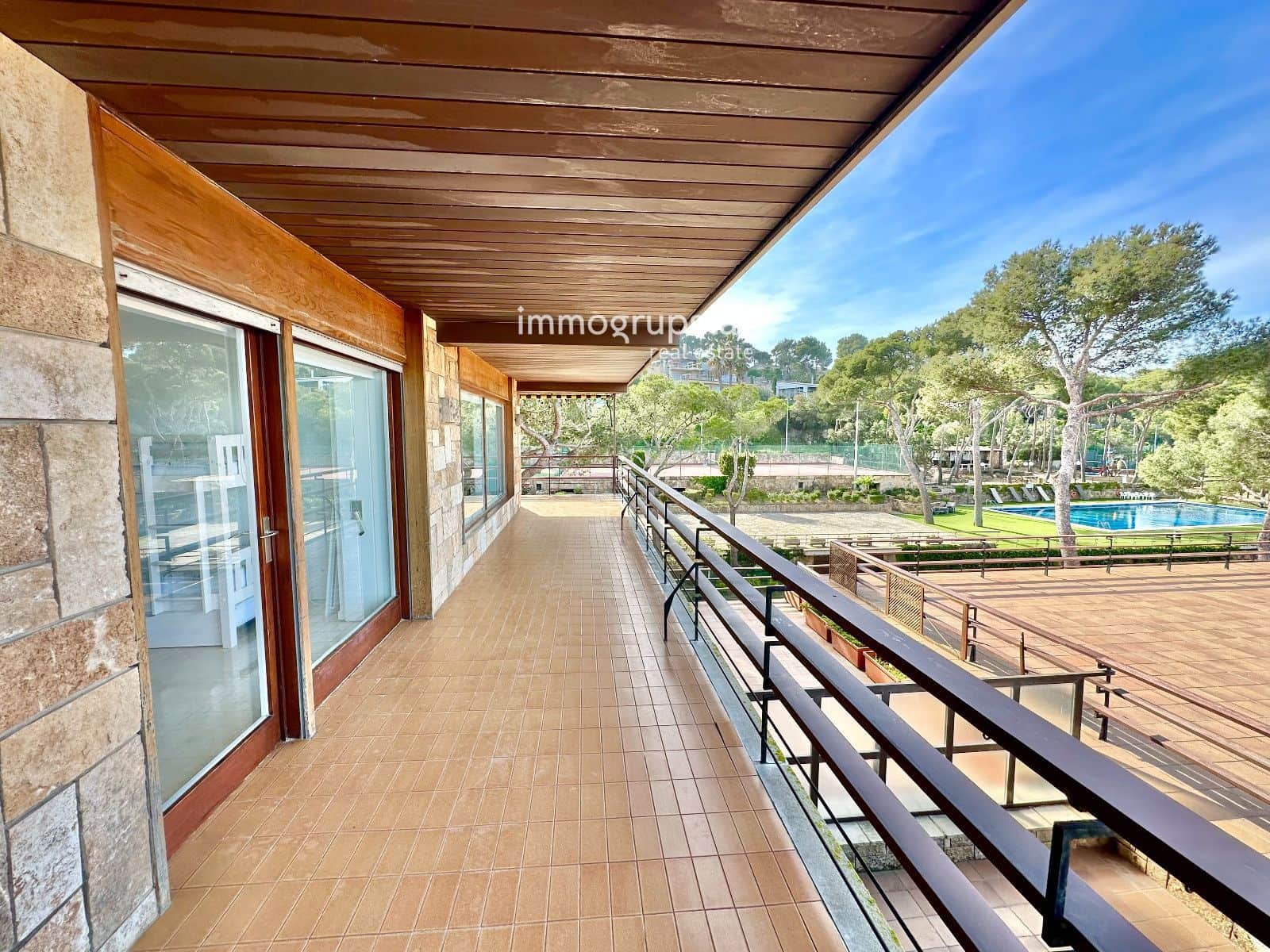 2 slaapkamer Flat te koop in Sant Antoni de Calonge met zwembad garage - € 595.000 (Ref: 9813549)